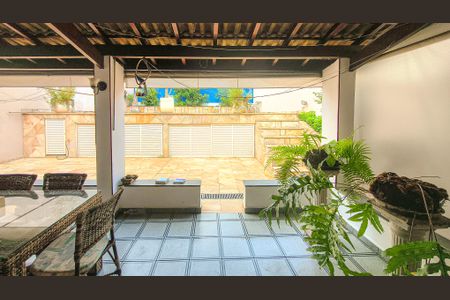 Casa à venda com 350m², 4 quartos e 6 vagasVaranda