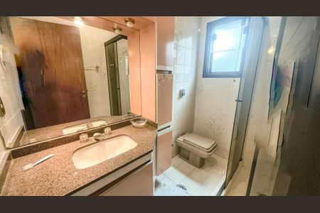 Casa à venda com 350m², 4 quartos e 6 vagasBanheiro da Suíte 3