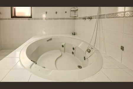 Casa à venda com 350m², 4 quartos e 6 vagasBanheiro da Suíte 1