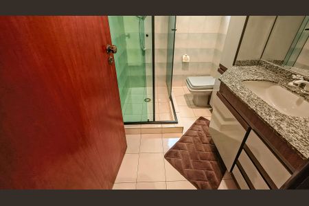 Casa à venda com 350m², 4 quartos e 6 vagasBanheiro da Suíte 2