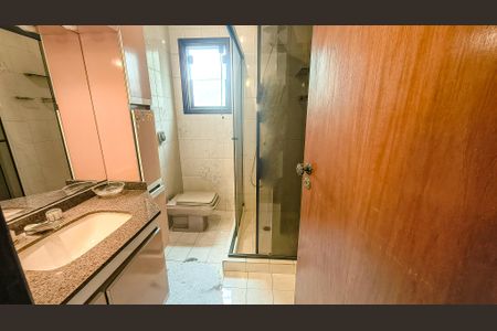 Casa à venda com 350m², 4 quartos e 6 vagasBanheiro da Suíte 3