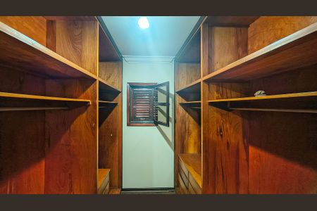 Casa à venda com 350m², 4 quartos e 6 vagasCloset da suíte 1