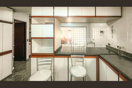 Casa à venda com 350m², 4 quartos e 6 vagasCozinha