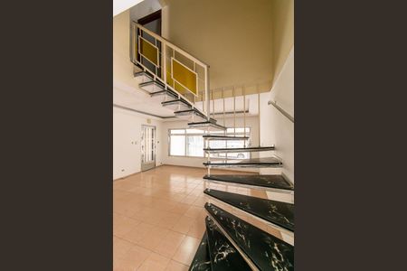 Casa à venda com 170m², 3 quartos e 3 vagasEscada