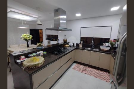 Casa à venda com 203m², 4 quartos e 2 vagas