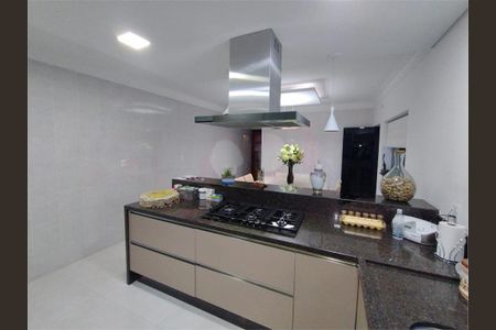 Casa à venda com 203m², 4 quartos e 2 vagas