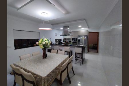 Casa à venda com 4 quartos, 203m² em Vila Carrão, São Paulo