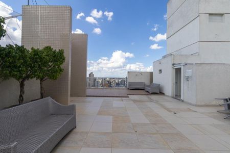 Studio para alugar com 32m², 1 quarto e sem vaga Studio para alugar com 32m², 1 quarto e sem vagaTerraço