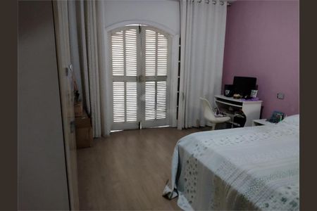 Casa à venda com 4 quartos, 220m² em Vila Graciosa, São Paulo