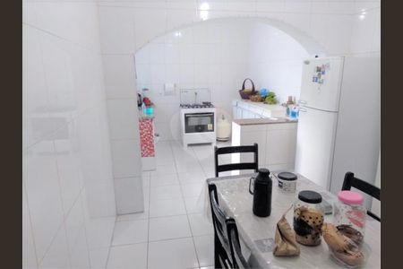 Casa à venda com 4 quartos, 260m² em Vila Anadir, São Paulo