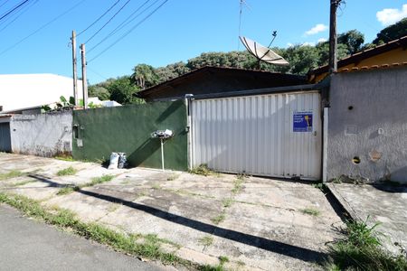 Casa à venda com 124m², 3 quartos e 2 vagasFachada / Placa