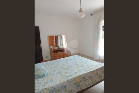 Casa à venda com 3 quartos, 250m² em Jardim Teresa, São Paulo
