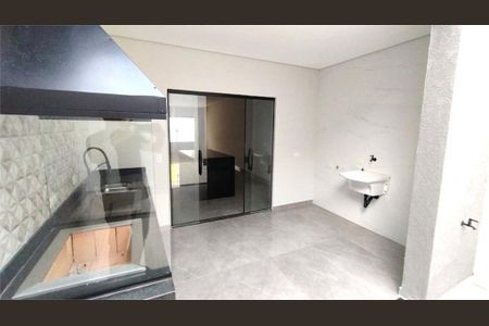 Casa à venda com 3 quartos, 165m² em Vila Carrão, São Paulo