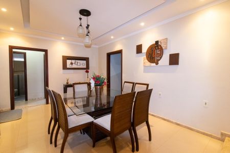 Casa à venda com 4 quartos, 246m² em Vila Nogueira, Campinas