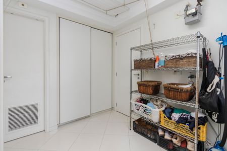 Apartamento à venda com 150m², 3 quartos e 3 vagas Apartamento à venda com 150m², 3 quartos e 3 vagasÁrea de Serviço