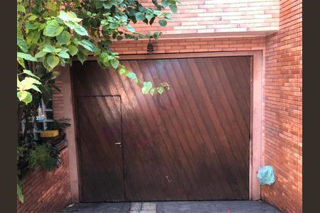 Casa à venda com 214m², 2 quartos e 5 vagas