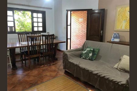 Casa à venda com 214m², 2 quartos e 5 vagas