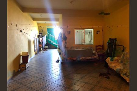 Casa à venda com 2 quartos, 214m² em Jardim Guairaca, São Paulo