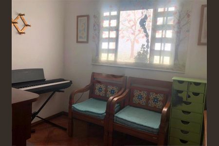 Casa à venda com 2 quartos, 214m² em Jardim Guairaca, São Paulo