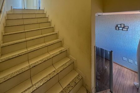 Apartamento para alugar com 140m², 3 quartos e 1 vaga Apartamento para alugar com 140m², 3 quartos e 1 vagaEscadas