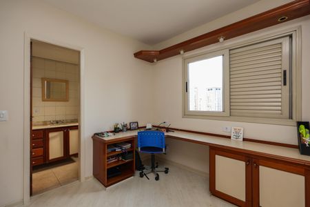 Apartamento à venda com 146m², 4 quartos e 3 vagasSuíte 2