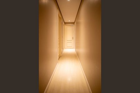 Corredor  de apartamento à venda com 4 quartos, 150m² em Paraíso do Morumbi, São Paulo