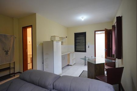 Cozinha e sala de kitnet/studio para alugar com 1 quarto, 30m² em Centro, Florianópolis