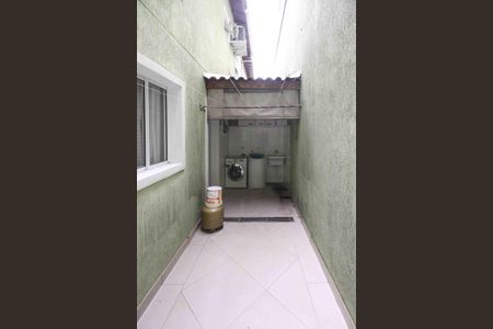 Casa de condomínio à venda com 84m², 2 quartos e 1 vagaQuintal