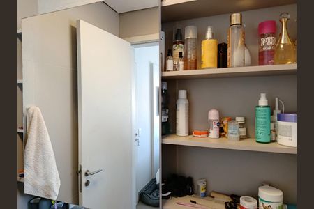 Apartamento à venda com 57m², 2 quartos e 2 vagasBanheiro da Suíte