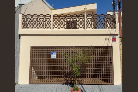 Casa para alugar com 131m², 4 quartos e 2 vagas Casa para alugar com 131m², 4 quartos e 2 vagasFachada