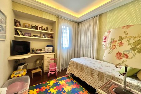 Apartamento à venda com 101m², 4 quartos e 3 vagasQuarto 2