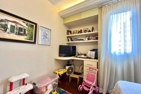 Apartamento à venda com 101m², 4 quartos e 3 vagasQuarto 2