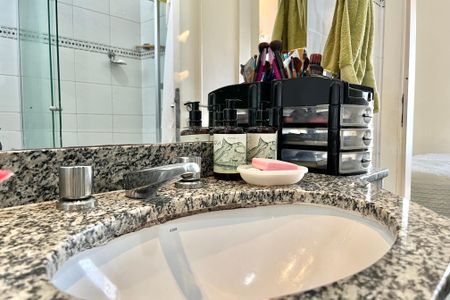 Apartamento à venda com 101m², 4 quartos e 3 vagasBanheiro da Suíte