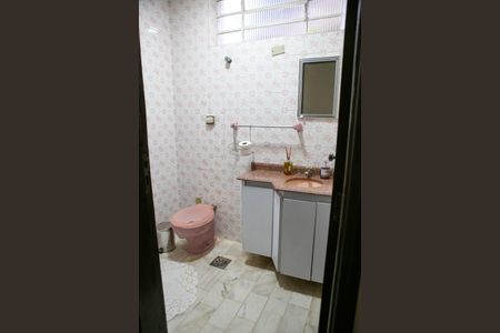 Casa à venda com 218m², 3 quartos e 2 vagasBanheiro