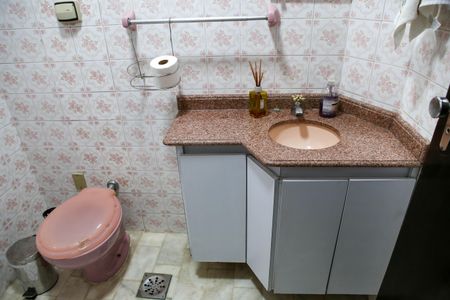 Casa à venda com 218m², 3 quartos e 2 vagasBanheiro