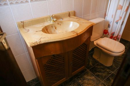 Casa à venda com 218m², 3 quartos e 2 vagasQuarto 2  - Banheiro