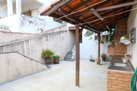 Casa à venda com 218m², 3 quartos e 2 vagasQuintal