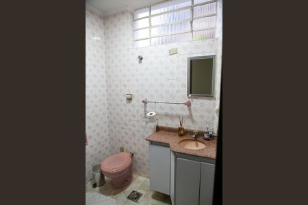 Casa à venda com 218m², 3 quartos e 2 vagasBanheiro