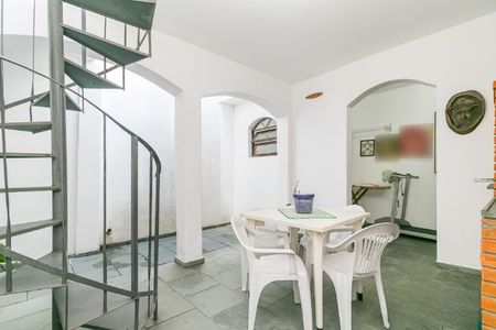 Casa para alugar com 122m², 2 quartos e 2 vagasÁrea externa