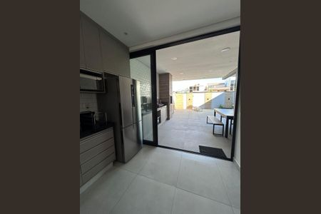 Cozinha de casa de condomínio para alugar com 3 quartos, 250m² em CAJURU, Sorocaba
