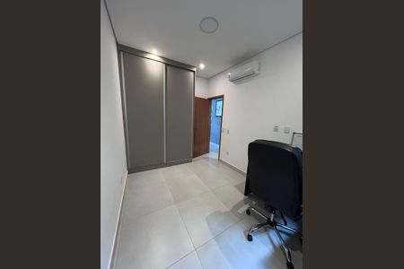 Casa de condomínio para alugar com 250m², 3 quartos e 4 vagas Casa de condomínio para alugar com 250m², 3 quartos e 4 vagasQuarto