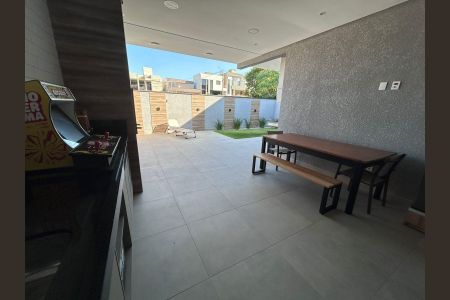 Casa de condomínio para alugar com 250m², 3 quartos e 4 vagas Casa de condomínio para alugar com 250m², 3 quartos e 4 vagasÁrea externa