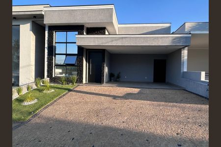 Casa de condomínio para alugar com 250m², 3 quartos e 4 vagas Casa de condomínio para alugar com 250m², 3 quartos e 4 vagasFachada