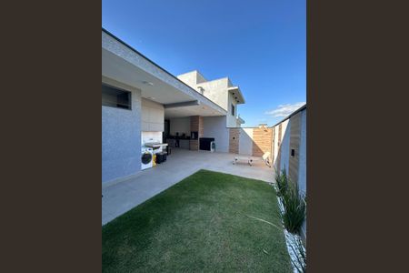 Casa de condomínio para alugar com 250m², 3 quartos e 4 vagas Casa de condomínio para alugar com 250m², 3 quartos e 4 vagasÁrea externa