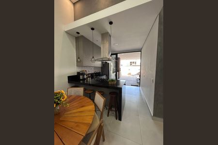 Cozinha de casa de condomínio para alugar com 3 quartos, 250m² em CAJURU, Sorocaba