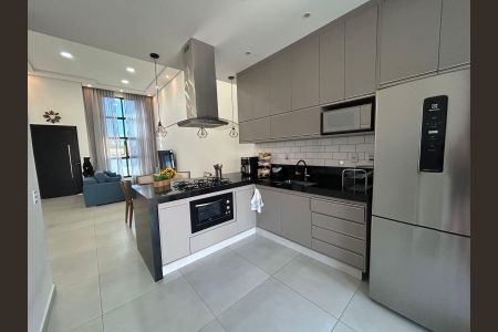 Cozinha de casa de condomínio para alugar com 3 quartos, 250m² em CAJURU, Sorocaba