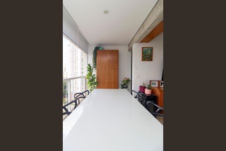 Apartamento à venda com 80m², 2 quartos e 1 vagaSala - Varanda