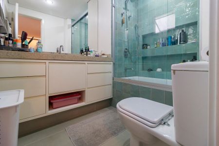 Apartamento à venda com 80m², 2 quartos e 1 vagaSuíte - Banheiro
