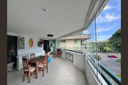 Apartamento à venda com 186m², 4 quartos e 2 vagasVaranda