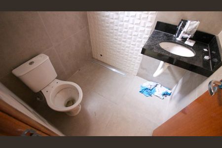 Casa à venda com 125m², 3 quartos e 2 vagasBanheiro social